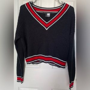 Divided V-neck sweater